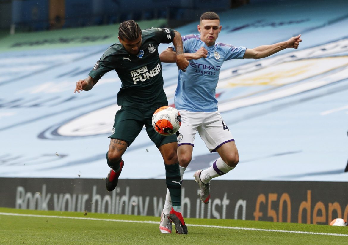 Newcastle ace DeAndre Yedlin was embarrassing against Man City