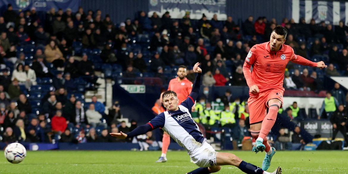 Leeds Plotting Move For £12m “Technician”